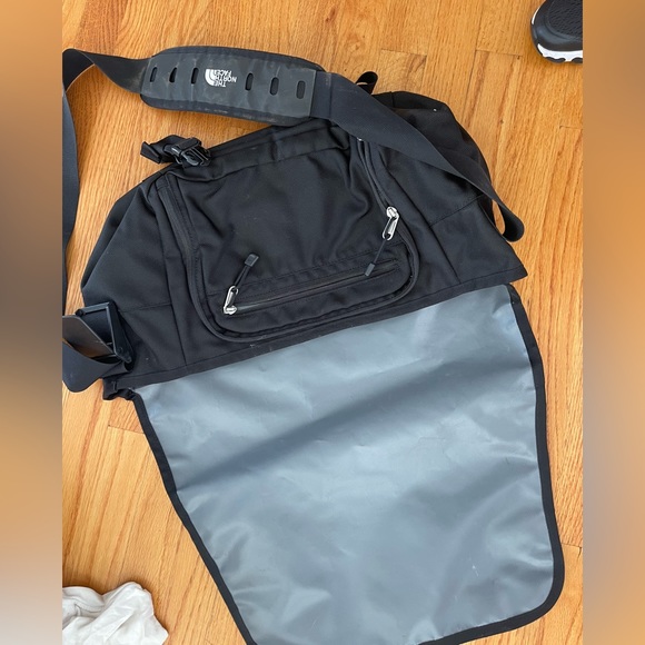 Crossbody northface messenger - Picture 3 of 3